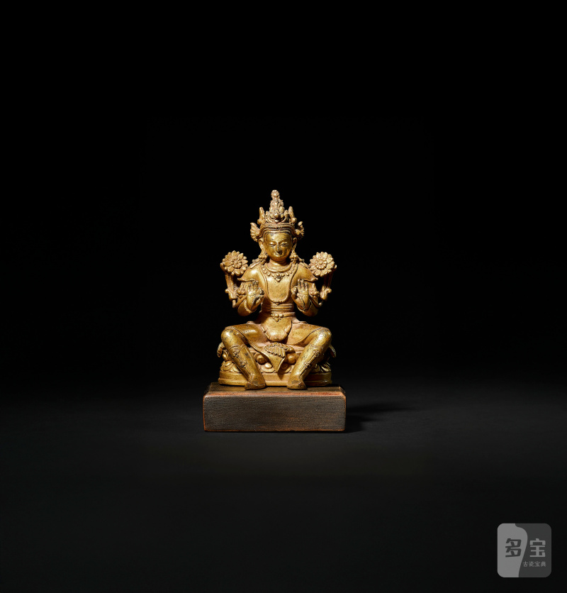 STATUE DE SURYA OU CHANDRA EN ALLIAGE DE CUIVRE DORÉ  NÉPAL, XVE-XVIE SIÈCLE